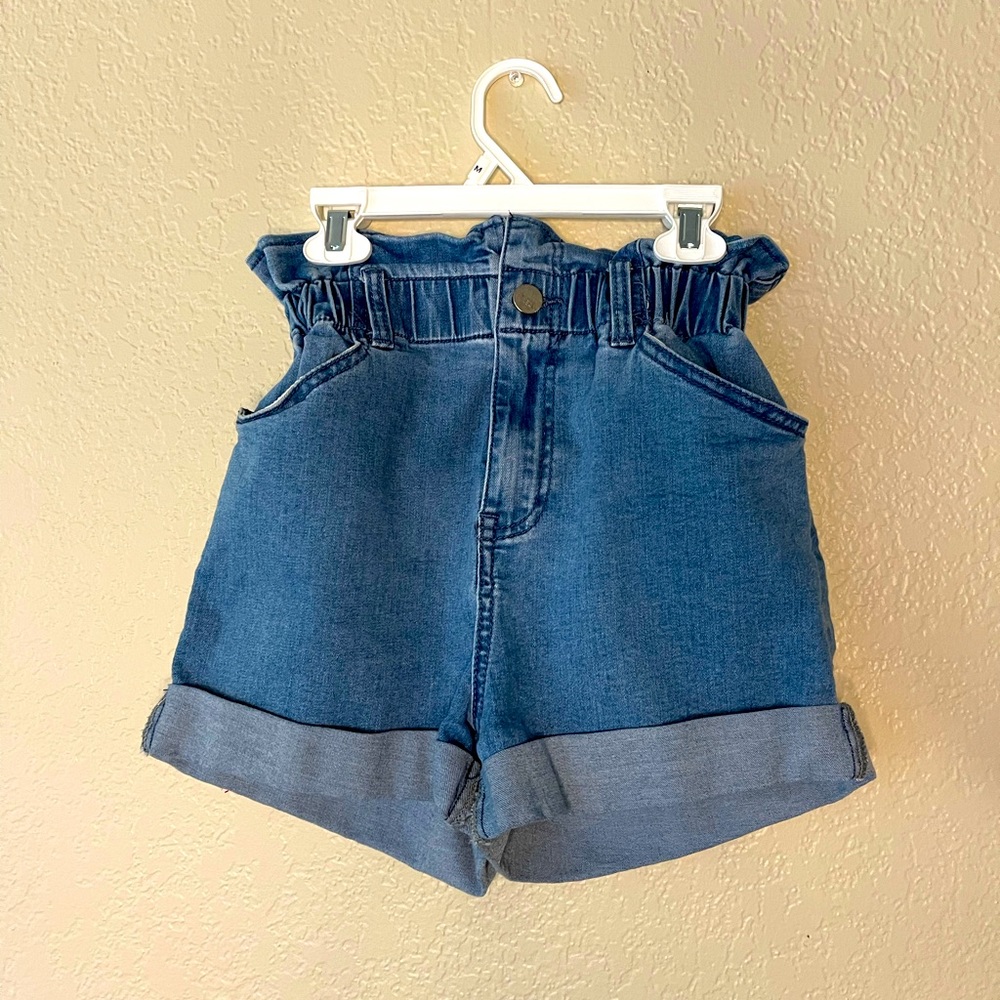 Nasty Gal Ruffled High Waisted Shorts 
Size : 30